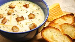 Günstige, aber leckere und sättigende Suppe mit Schmelzkäse: 3 tolle Rezepte