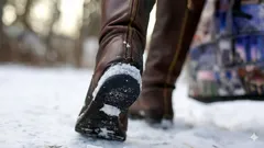 Im Winter nicht stürzen: Dank dieses Schuh-Tricks rutschen Sie nie mehr aus