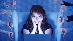 Warum soziale Netzwerke das Selbstwertgefühl negativ beeinflussen – Psycholog:innen geben Antwort